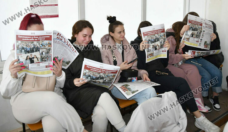 Гимназисти от Хасково редиха пъзели в Деня на отворените врати в Регионалния център на УНСС