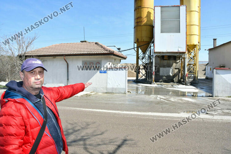 Задръстена шахта и огромни дупки превръщат преминаването по ул. &bdquo;Пловдивска&ldquo; в родео