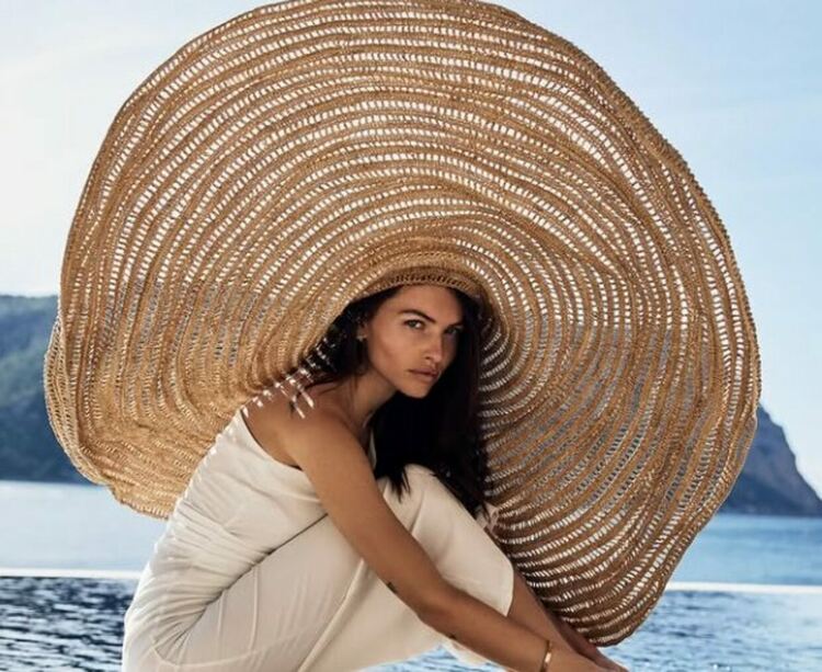 Тилан Блондо, известна като &bdquo;най-красивото дете в света&ldquo;, се сгоди