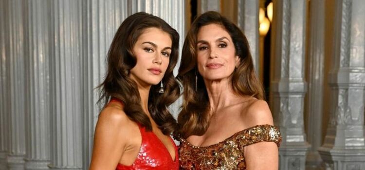 Защо купуваме това, което са носили майките ни: психология на модните цикли