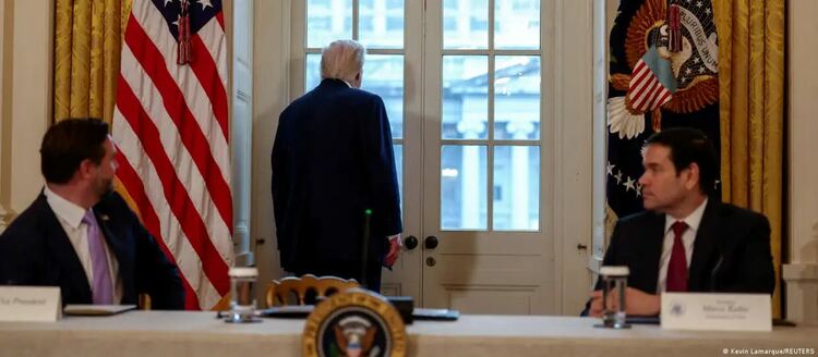 Продължаването на войната в Иран може да създаде сериозен риск за мнозинството на републиканците в Конгреса.