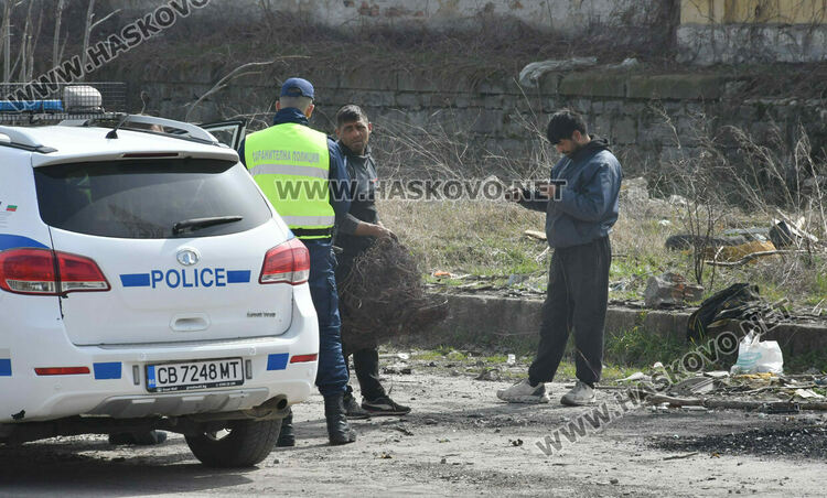 Глобяват двама хасковлии за палене на медни кабели край Сточна гара