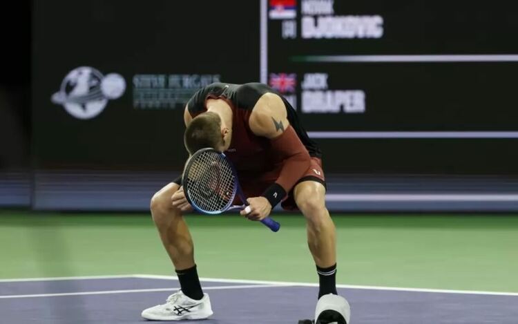 Джак Дрейпър е отприщил емоциите си след спечеления мачбол срещу Новак Джокович в тайбрека на третия сет.