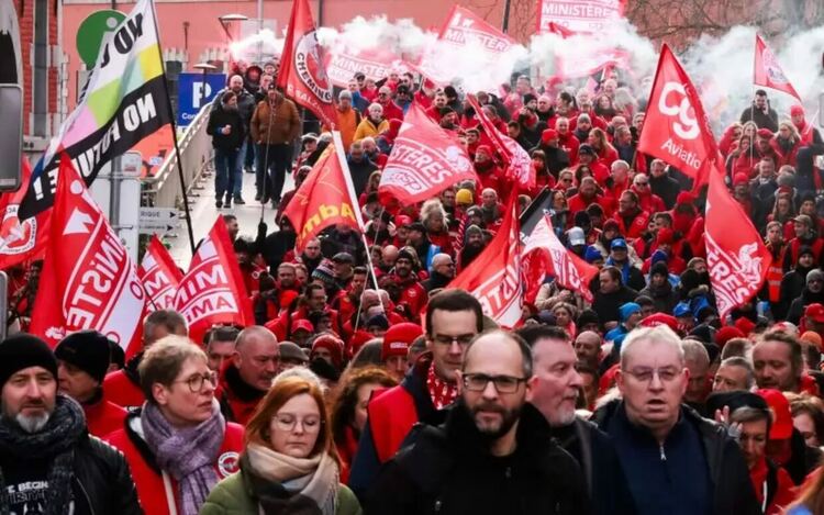 Стачните действия на работещите в транспортната система на Белгия започнаха още в началото на годината заради държавно наложени промени в условията на труд.