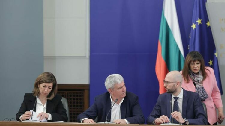 Увеличават заплатите в БДЖ, НКЖИ, пощите и градския транспорт