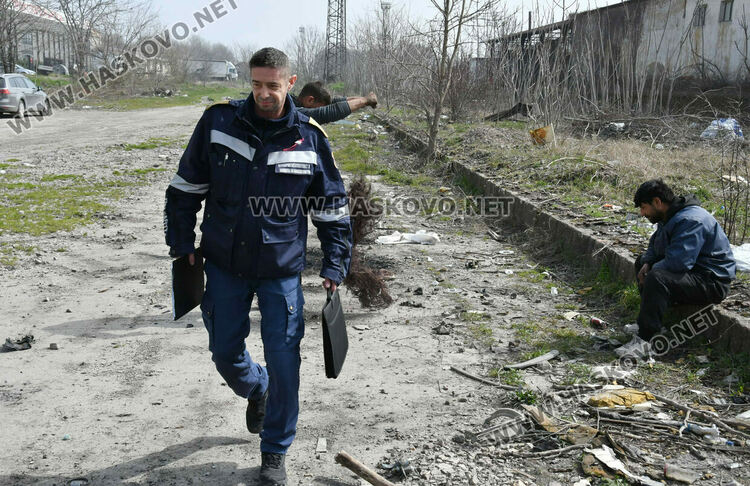 Глобяват двама хасковлии за палене на медни кабели край Сточна гара