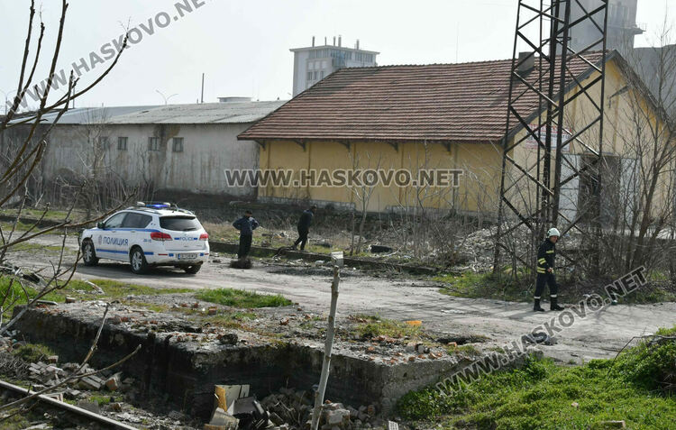 Глобяват двама хасковлии за палене на медни кабели край Сточна гара