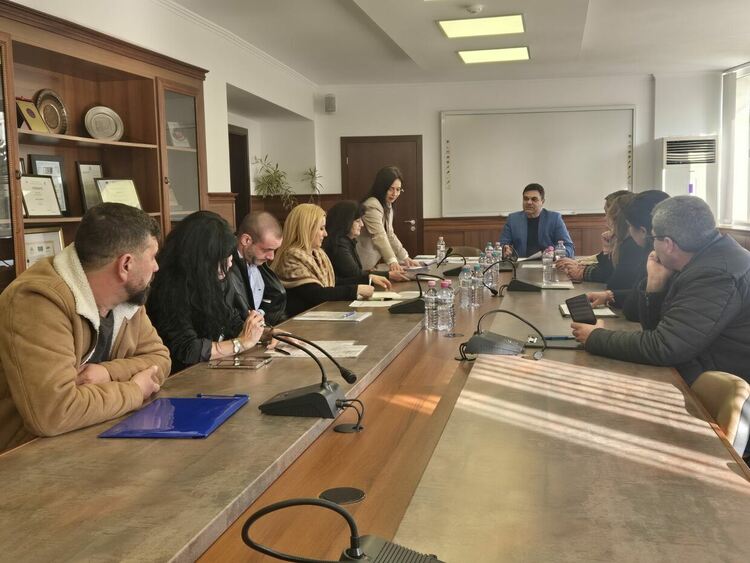 Партиите и коалициите си поделиха местата в изборните секции