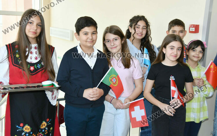 Откриха иновативен кабинет по английски език в ОУ &bdquo;Шандор Петьофи&ldquo;