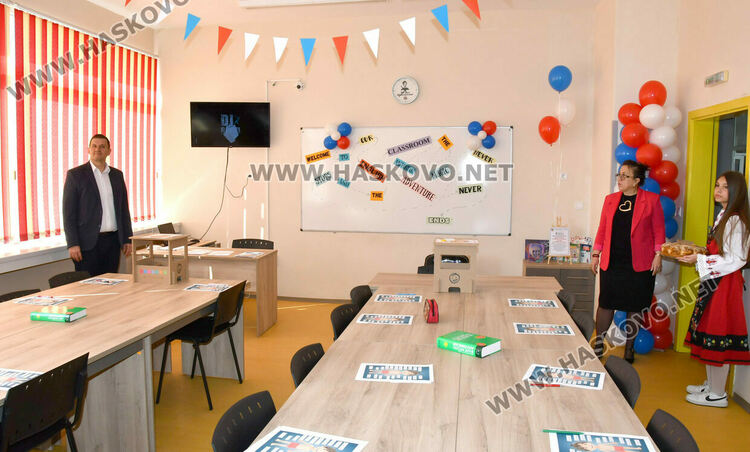 Откриха иновативен кабинет по английски език в ОУ &bdquo;Шандор Петьофи&ldquo;