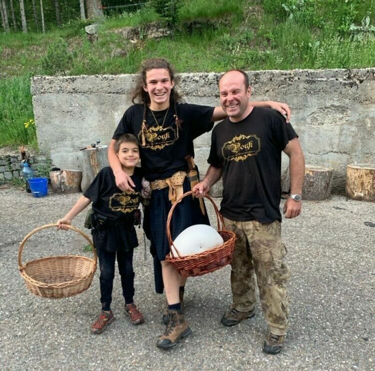 Николай Златков (в средата), Ивайло Иванов и Александър Макулев през 2020 г.