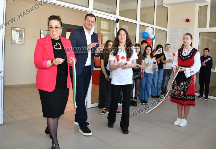 Откриха иновативен кабинет по английски език в ОУ &bdquo;Шандор Петьофи&ldquo;