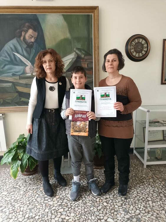 Солист от вокално-фолклорна група "Звънче" е отличен на национален конкурс