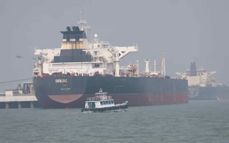 САЩ вече разрешиха на Индия да купува руски петрол, натоварен и плаващ на танкери в морето