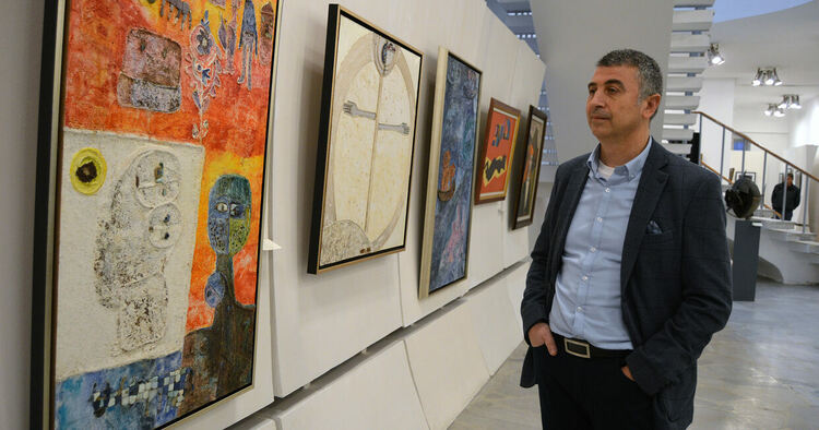 Областният управител уважи изложбата "Станка и приятелки"