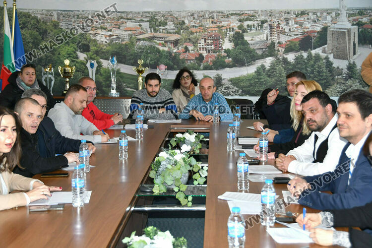 Исторически &bdquo;напредък&ldquo;&nbsp;&ndash; партиите прекратиха консултациите за СИК на секция номер 2