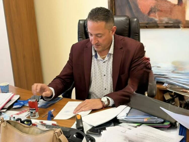 Кметът на Радомир Кирил Стоев подписа Общински колективен трудов договор в сферата на предучилищното и училищното образование