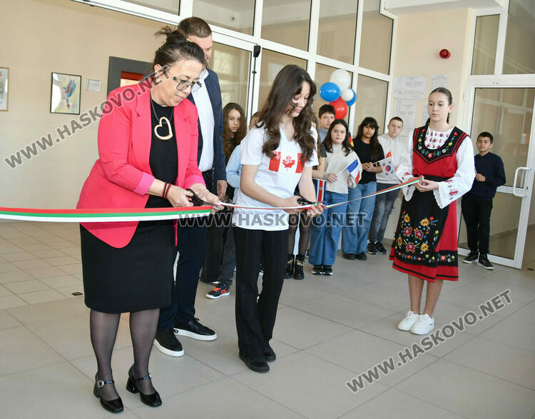 Откриха иновативен кабинет по английски език в ОУ &bdquo;Шандор Петьофи&ldquo;