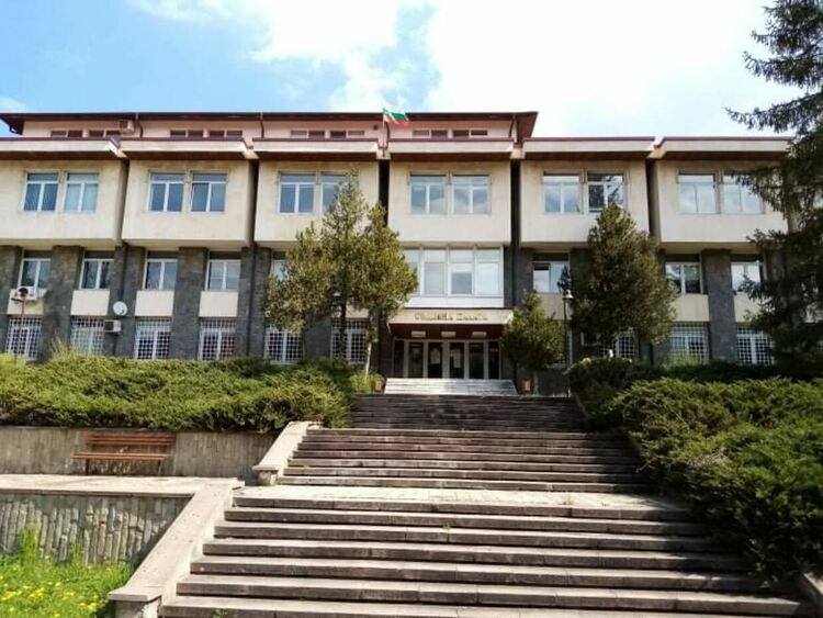 Прокуратурата в Смолян ще иска постоянен арест за мъж, обвинен в кражба на пари от параклис в болницата