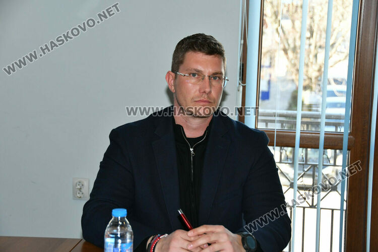 Исторически &bdquo;напредък&ldquo;&nbsp;&ndash; партиите прекратиха консултациите за СИК на секция номер 2