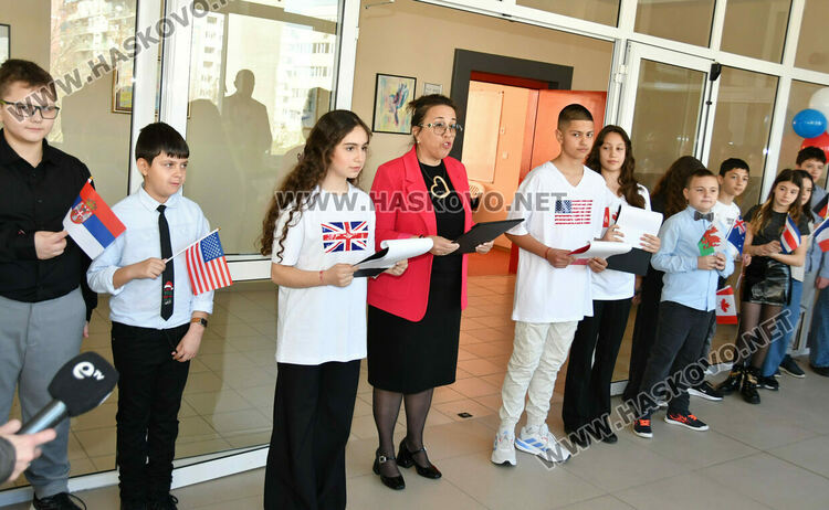 Откриха иновативен кабинет по английски език в ОУ &bdquo;Шандор Петьофи&ldquo;