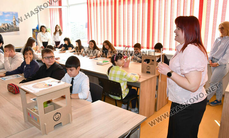 Откриха иновативен кабинет по английски език в ОУ &bdquo;Шандор Петьофи&ldquo;