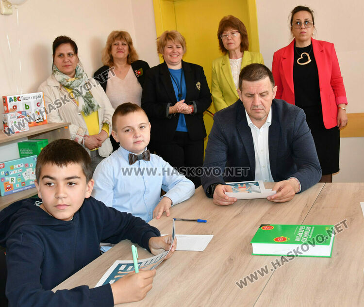 Откриха иновативен кабинет по английски език в ОУ &bdquo;Шандор Петьофи&ldquo;