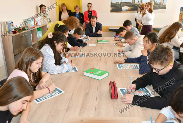 Откриха иновативен кабинет по английски език в ОУ &bdquo;Шандор Петьофи&ldquo;