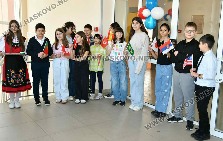 Откриха иновативен кабинет по английски език в ОУ &bdquo;Шандор Петьофи&ldquo;