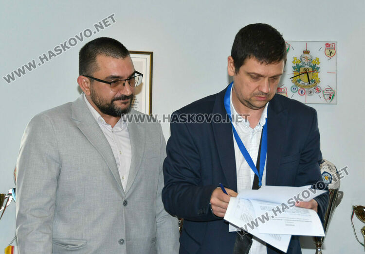 Исторически &bdquo;напредък&ldquo;&nbsp;&ndash; партиите прекратиха консултациите за СИК на секция номер 2