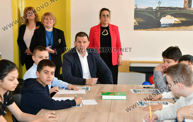 Откриха иновативен кабинет по английски език в ОУ &bdquo;Шандор Петьофи&ldquo;