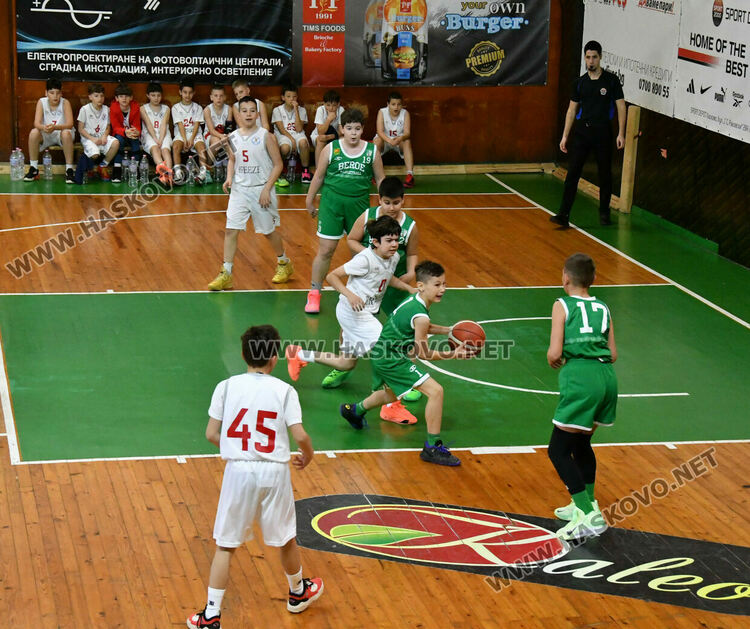 Младите надежди на хасковския баскетбол с две победи