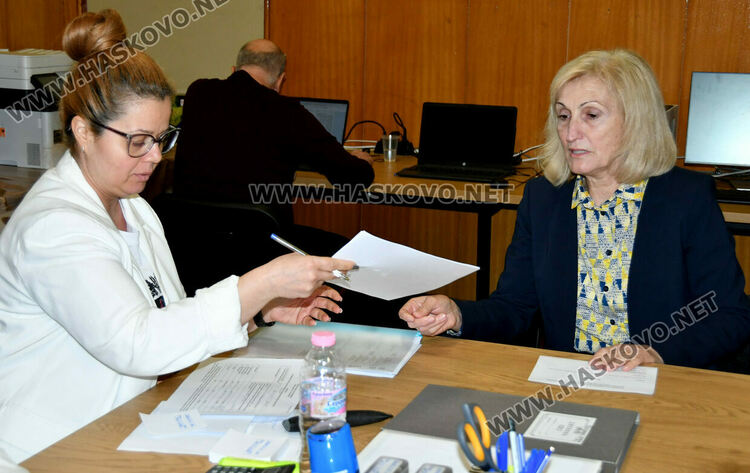 &bdquo;Непокорна България&ldquo; регистрира листата си в Хасково, Смиляна Нитова е водач