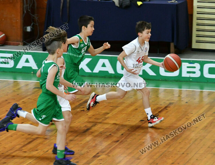 Младите надежди на хасковския баскетбол с две победи