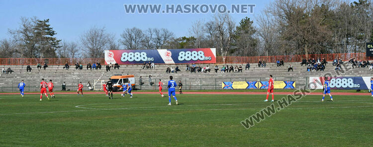ОФК &bdquo;Хасково&ldquo; с нулево равенство срещу лидера. Спорни отсъждания белязаха мача