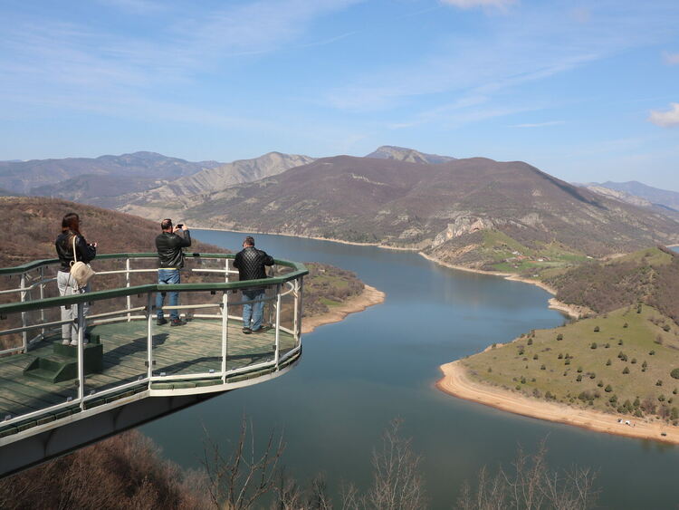 Художници запечатаха красотата на Родопите по време на пленер в Ардино