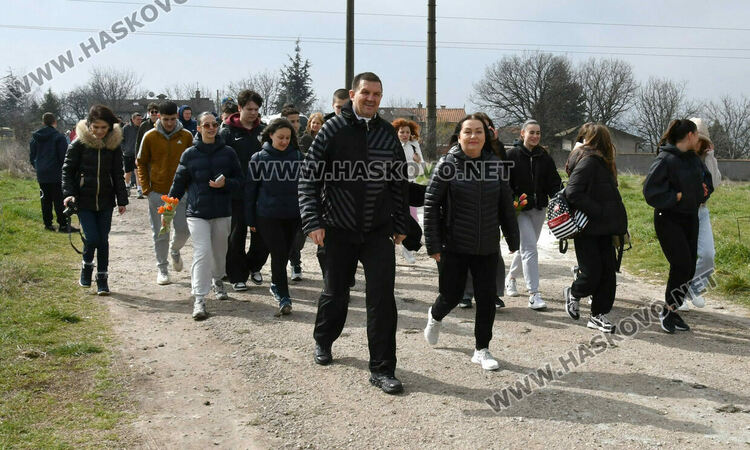 Много ученици се включиха в похода за 796 г. от славната победа при Клокотница