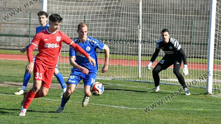 ОФК &bdquo;Хасково&ldquo; с нулево равенство срещу лидера. Спорни отсъждания белязаха мача