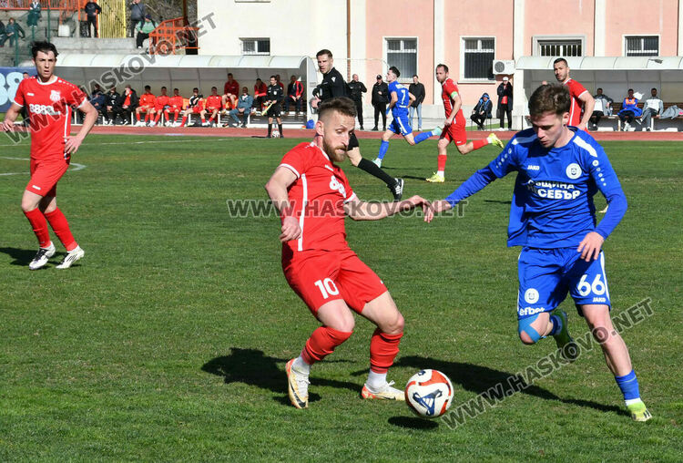 ОФК &bdquo;Хасково&ldquo; с нулево равенство срещу лидера. Спорни отсъждания белязаха мача