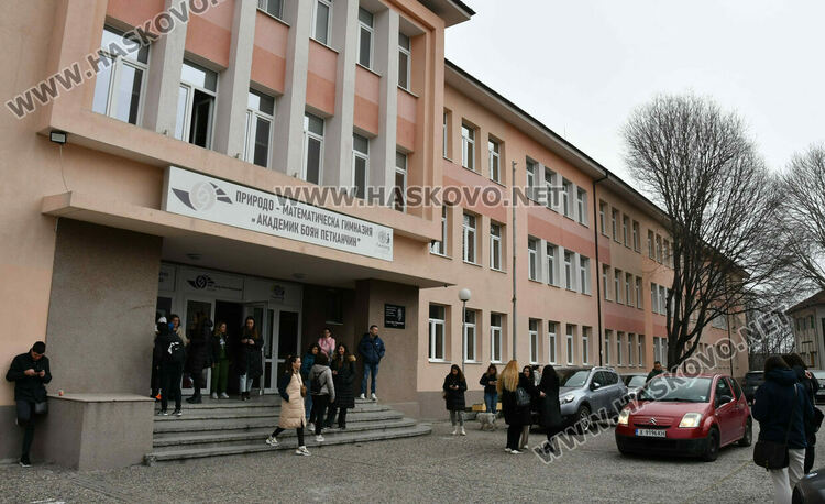  Над 300 ученици участват във Второ математическо състезание &bdquo;Млад математик на Хасково&ldquo; 