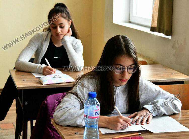  Над 300 ученици участват във Второ математическо състезание &bdquo;Млад математик на Хасково&ldquo; 