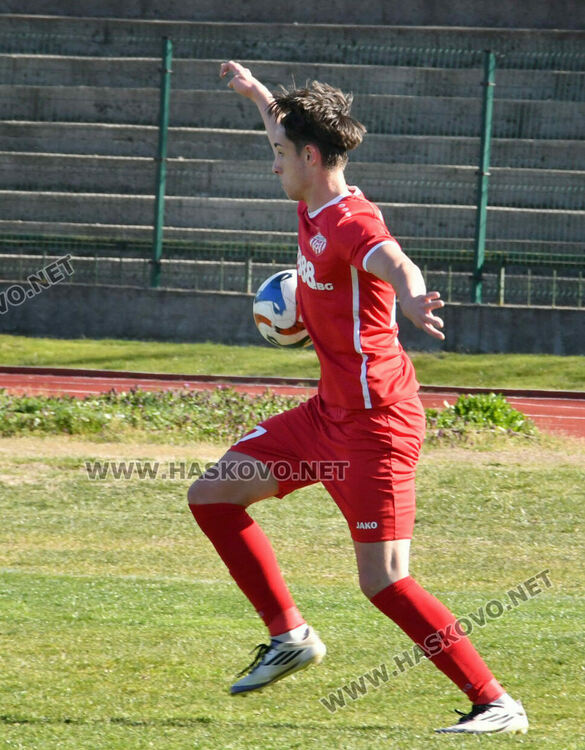 ОФК &bdquo;Хасково&ldquo; с нулево равенство срещу лидера. Спорни отсъждания белязаха мача