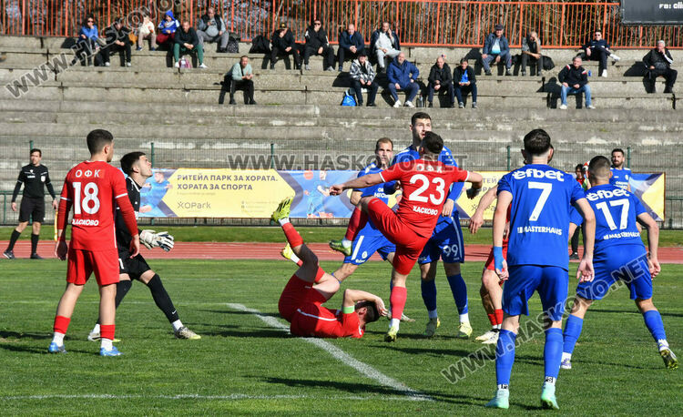ОФК &bdquo;Хасково&ldquo; с нулево равенство срещу лидера. Спорни отсъждания белязаха мача