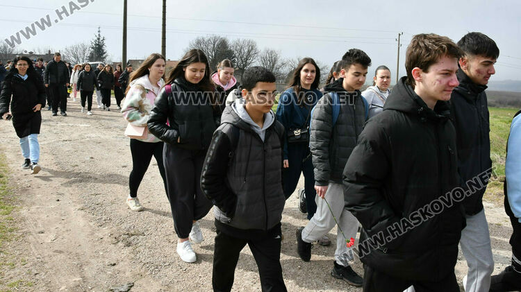 Много ученици се включиха в похода за 796 г. от славната победа при Клокотница