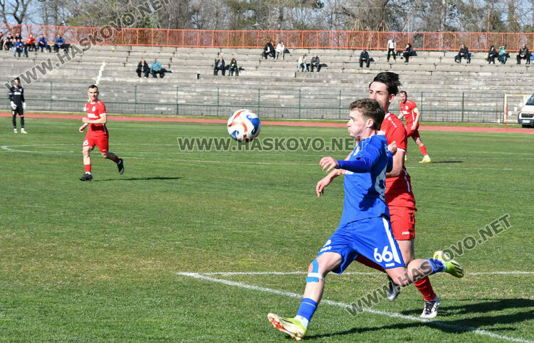 ОФК &bdquo;Хасково&ldquo; с нулево равенство срещу лидера. Спорни отсъждания белязаха мача