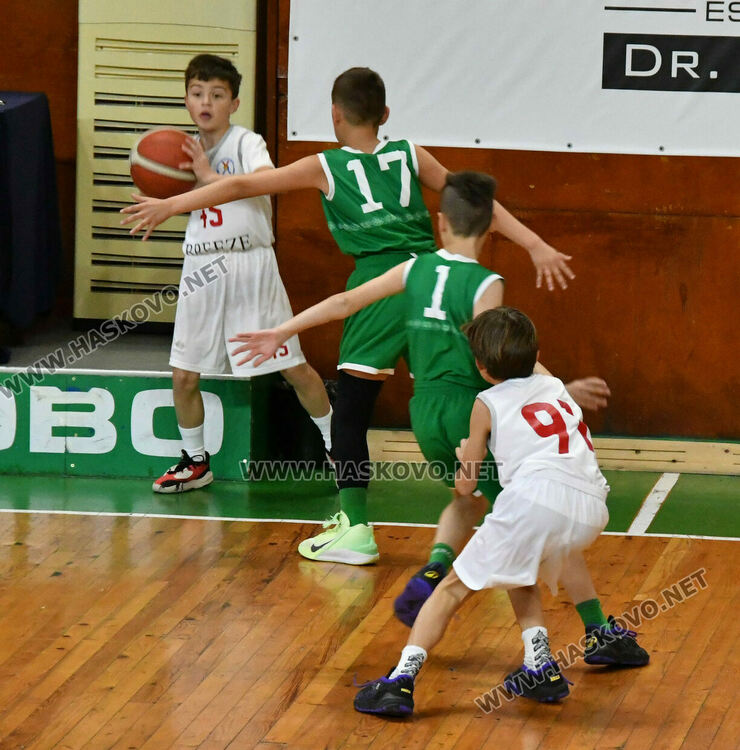Младите надежди на хасковския баскетбол с две победи