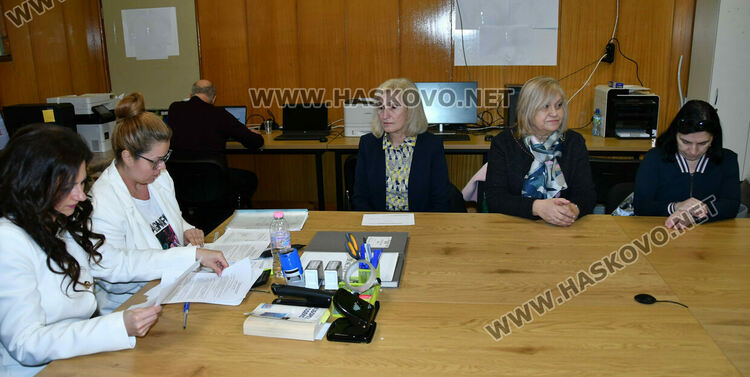 &bdquo;Непокорна България&ldquo; регистрира листата си в Хасково, Смиляна Нитова е водач