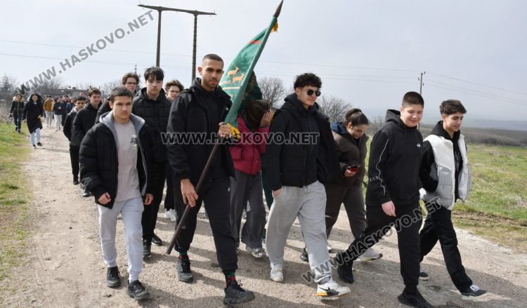 Много ученици се включиха в похода за 796 г. от славната победа при Клокотница