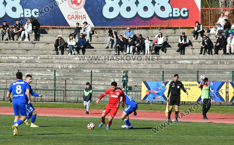 ОФК &bdquo;Хасково&ldquo; с нулево равенство срещу лидера. Спорни отсъждания белязаха мача