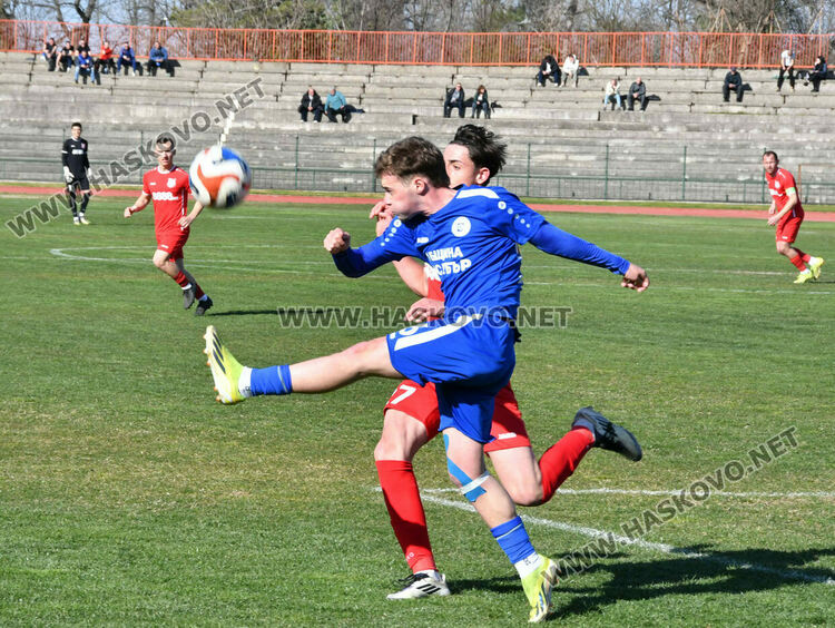 ОФК &bdquo;Хасково&ldquo; с нулево равенство срещу лидера. Спорни отсъждания белязаха мача
